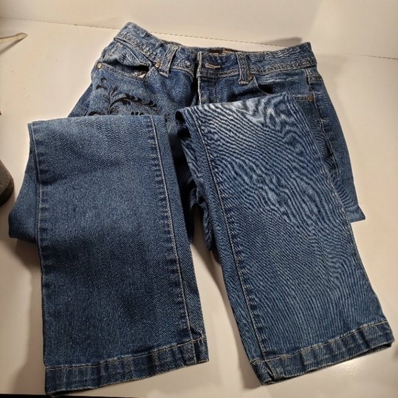 A.N.A. Straight Leg Jeans W/Black Flower Graphic 6 - Picture 7 of 9